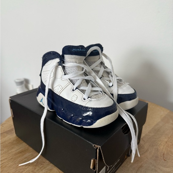 Jordan Kids Sneakers - White and Navy - Picture 2 of 5
